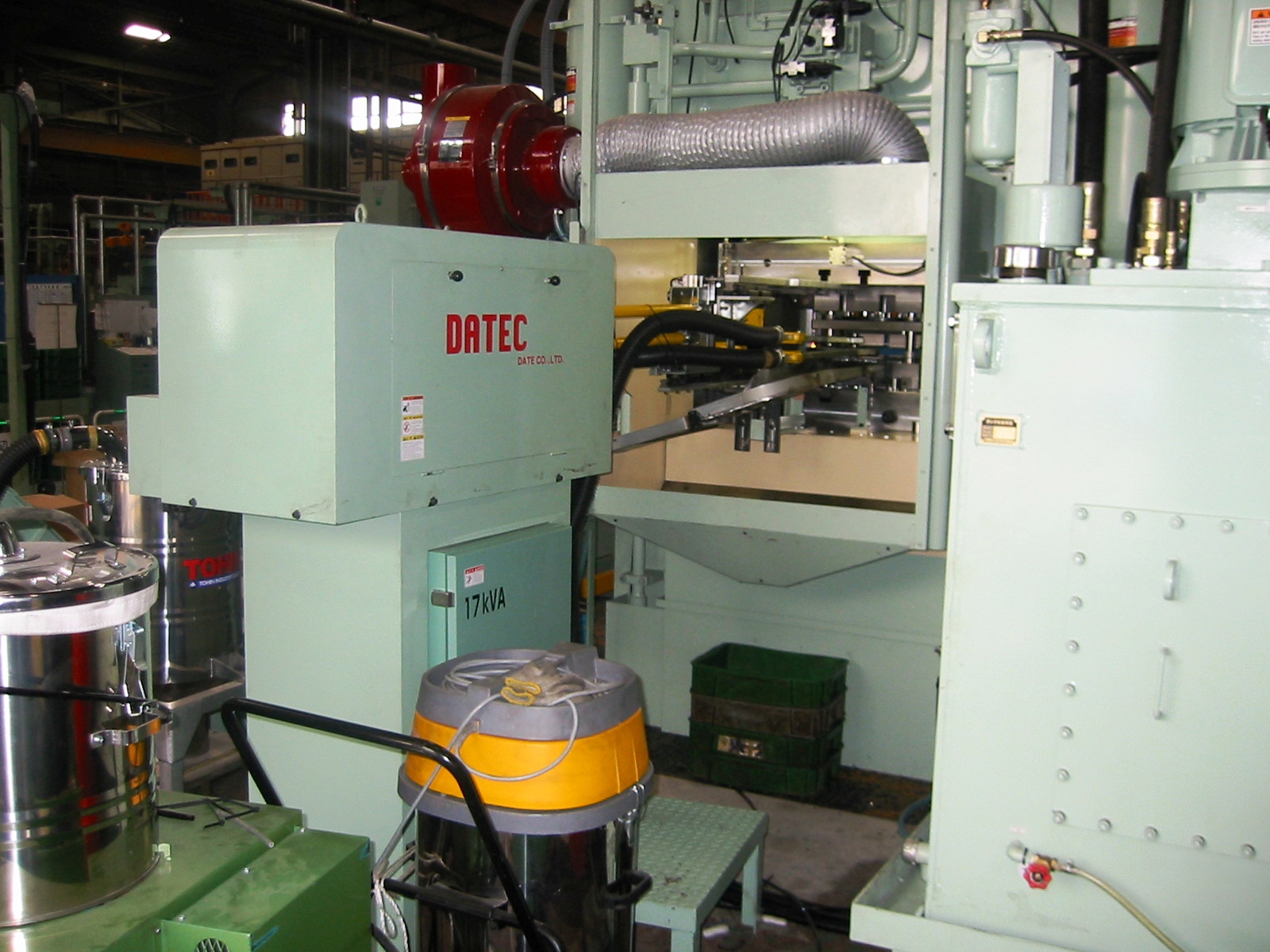 Parts remover for clutch plates production